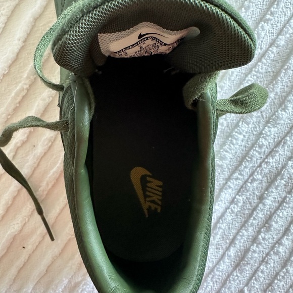 Nike Air Max Thea Premium - Carbon Green / Metallic Gold (616723-304) - Size 8.5 - Picture 6 of 7